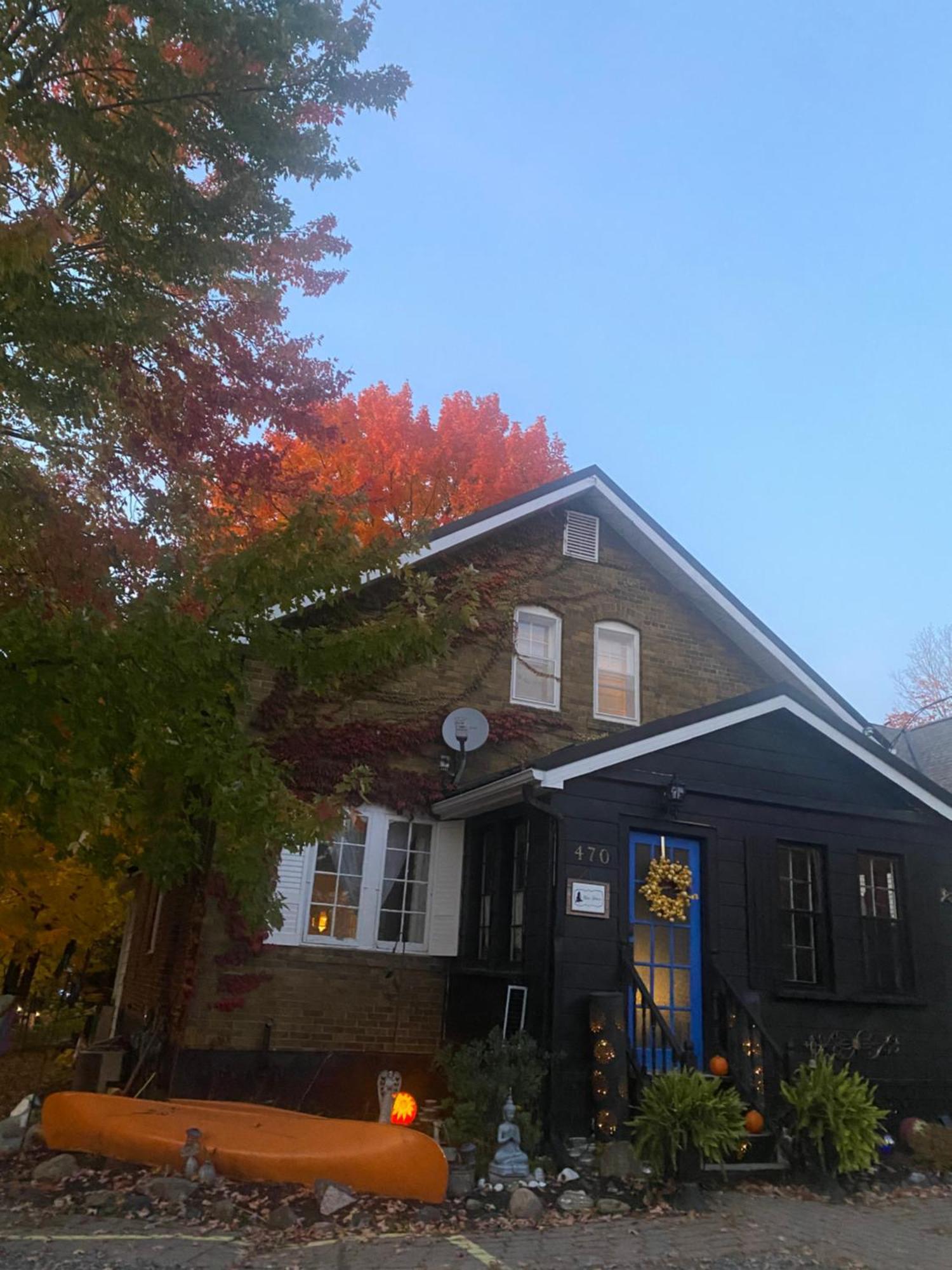 Blue Spruce Bed And Breakfast Muskoka Gravenhurst Exterior photo