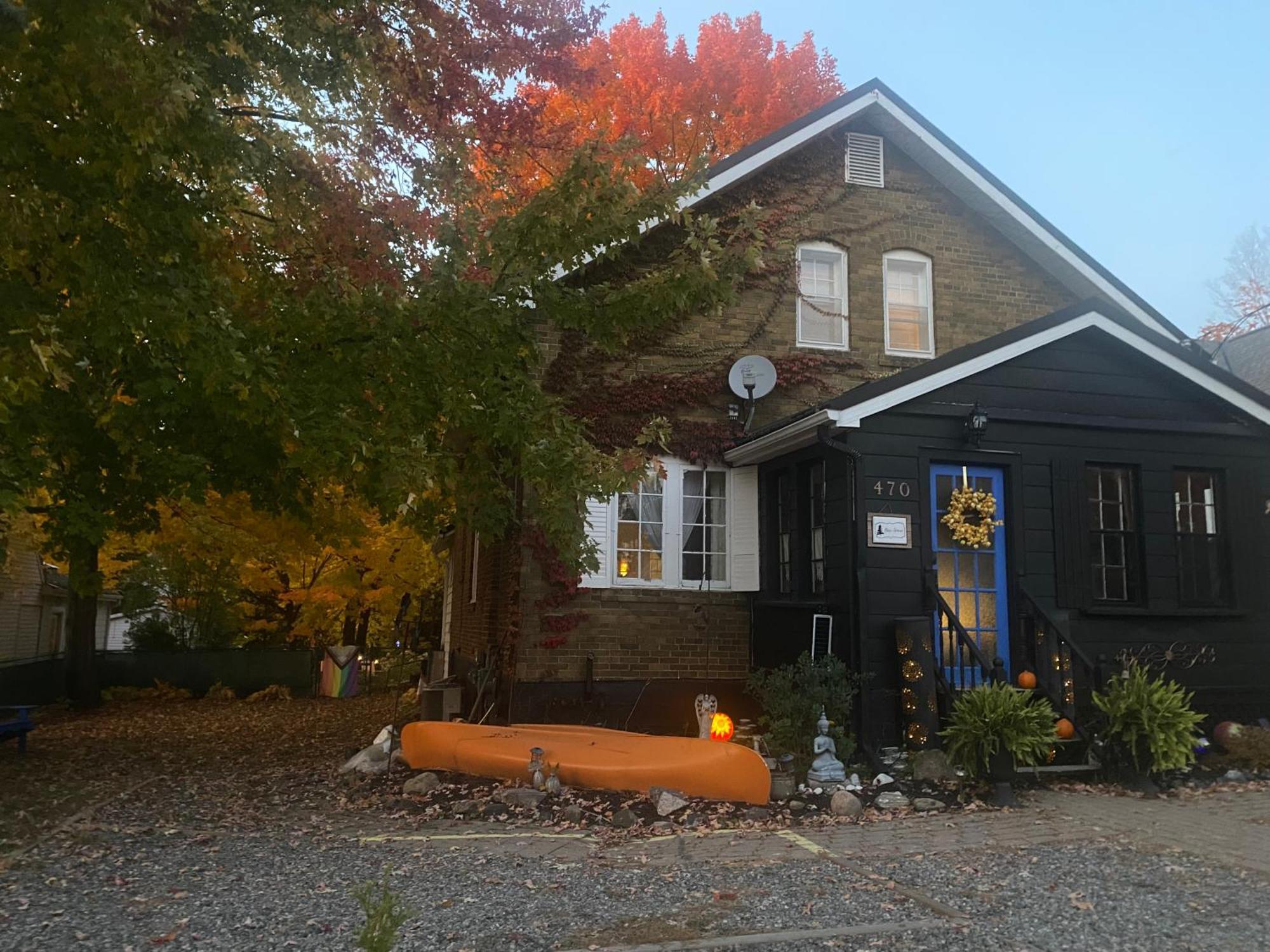 Blue Spruce Bed And Breakfast Muskoka Gravenhurst Exterior photo